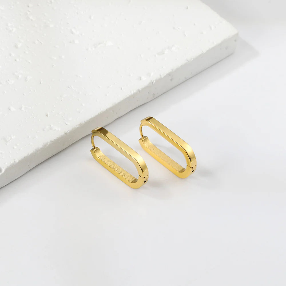 Oval ear buckle