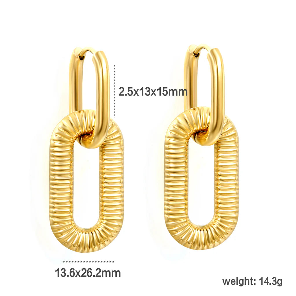 oval earrings with horizontal stripes Gold color
